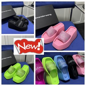2024 Designer Sandals Slippers Womens Velvet Material Matériau Rassette Velcro Taper Salle Room Gai Platform Size 35-42 10cm Talon Party Office Foral