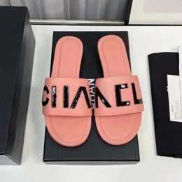 2024 Designer Sandalen zomer damesslippers designer high-end origineel LOGO dezelfde platte sandalen kleur geweven ketting trendy mode 02