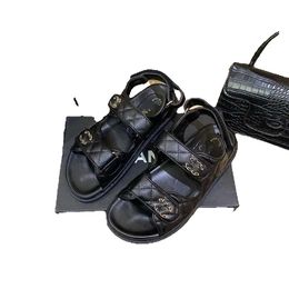 2024 Designer Sandales Femmes Crystal Cassf Cuir Chaussures Contrus