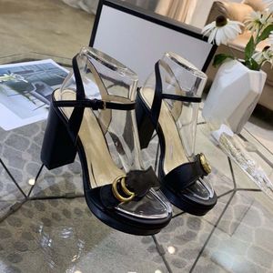 2024 Designer Sandalen Vrouwen Slippers Blokhak Sandalen Wedge Platform Sandalen Schapenvacht Metalen Gesp Bruid Brideman Dames Party Schoenen In elkaar grijpende Hoge Hakken