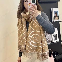 2024 Designer Scarf Fashion Luxury Cashmere épais châle Femmes Long Winter Wram Pashmina Wraps Hijab With Tassel Bufanda Foulard Gift Designer Swarves pour l'hiver