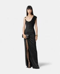 2024 Designer sexy korte rok Europeaan en n slanke slanke eenvoudige gedrapeerde onregelmatige jurk jurk lange rok, maat s-xl