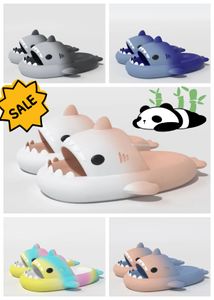2024 Designer Shark Clogs Clogs Crocodile Slippers Beach Sandalen Comfortabele en zachte buitenkool Groothandel Zomer Luxe mode -slippers