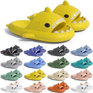 2024 Livraison gratuite Designer Shark Giches une pantoufle de sandale pour les hommes femmes Gai Sandales Pantoufle Mules Men Femmes Slippers Trainers Flip Flops Sandles x855