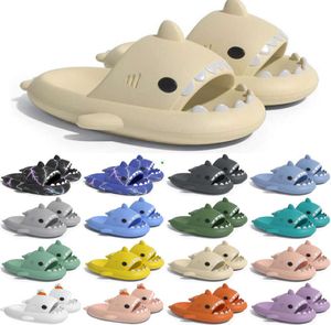 2024 Livraison gratuite Designer Shark glissa une pantoufle de sandale pour les hommes femmes Gai Sandales Pantoufle Mules Men Femmes Slippers Trainers Flip Flops Sandles X4445