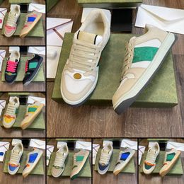 2024 Chaussures de créateurs Couples Rétro Baskets en cuir véritable utilisées petites chaussures sales pour les sports de loisirs des femmes sales pour les chaussures de planche polyvalentes pour hommes