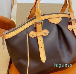 2024 Designer Shouder Crossbody Bags Fashion Leather Messenger Dumplings Handtas Classic Vintage Brown Flower Toes