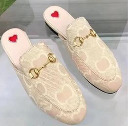 2024 Designer slipper luxe sandaal nieuwe damesschoenen zwart roze zomer strandslippers Casual schoenen