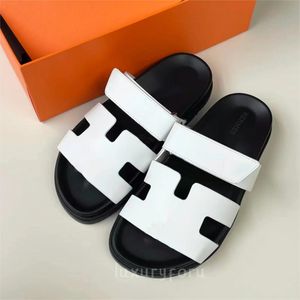 2024 Designer Slipper Vrouwen Muilezels Sandaal Mannen Platform Slides Lederen Platte Slippers Slippers Zomer Luxe Heren Casual Strand Sandaal