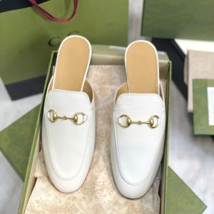 2024 Pantoufles de créateur Mules en cuir véritable femmes mocassins chaîne en métal chaussures décontractées confortables à lacets pantoufles en velours 35-43