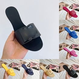 2024 Designer Slippers Letters Letters Hole Luxe Claquette pour femmes pour femmes Sumins Casual Sliders Sandals Femme Mules Sandles Beach Chaussures