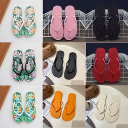 2024 Designer Slippers Sandals Fashion Outdoor Plateforme Chaussures Classic Pinced Beach Shoes Alphabet Print Flip Flops Summer Flat Casual Shoes Gai-12