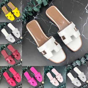 2024 Designer slippers schuiven klassieke platte zomer luie mode cartoon grote kop rubber flip flops lederen slippers damesschoenen sandalen