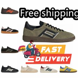 2024 Designer Sports Sneakers Men Femmes Chaussures décontractées Snekers Scarlet Core Black Scarlet Clear Pink Arctic Night Light Light Black Yellow Clearance