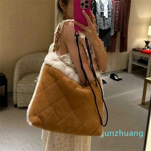 2024 Diseñador -Bolsos de hombro de gamuza para mujer Chian Bolso de mano de felpa Berber Fleece Versátil Bolsa de basura Hombro Bolsos cruzados Bolso