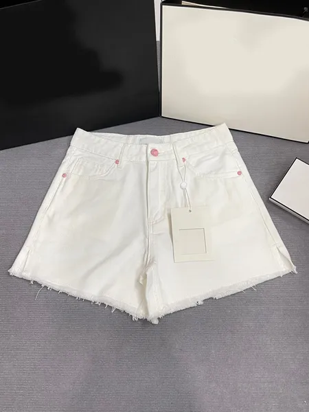 2024 Designer Summer brode Pocket Pocket Pink Button Denim Shorts Pantalons pour femmes Solides hautes taies pour femmes décontractées Shorts de rue