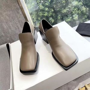 2024 Designer Summer Pumps Fashion Square Toe Femmes Chaussures Sexy Luxe Talons Hauts Concis Mary Janes Véritable Chaussure En Cuir Femme JS