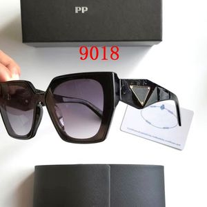 2024 Designer Zonnebril Klassieke Brillen Goggle Outdoor Strand Zonnebril Voor Man Vrouw Mix 7 Kleur Optioneel Driehoekige handtekening met doos