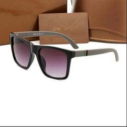 2024 Gafas de sol de diseñador para hombres Diseño Moda Ggities Gafas de sol Marco cuadrado Revestimiento Lente de espejo Fibra de carbono Verano Mujeres con caja 2247