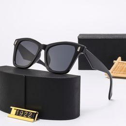 2024 Lunettes de soleil designer pour femmes lunettes de soleil pour hommes pour les lunettes de mode de mode UV400 POODS TRAVAILLE
