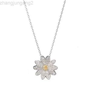 2024 Designer Swarovskis Sieraden Shi Jia 1 1 Originele sjabloon Flower Yang Magic Daisy Sunflower Necklace Vrouw Swallow Element Collar Chain Generation
