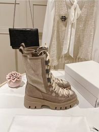 2024 Designer épais semelle moto bottes femmes à lacets bout rond chaussures plates femme vache daim patchwork bottes courtes chaîne perle luxe Botas Mujer