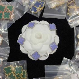 2024 Diseñador Van Clover Bracelet Marca de lujo Love Clover Charm brazalete para mujeres Ligeras Púrpura Stone Diamante Turquía consistente NAI