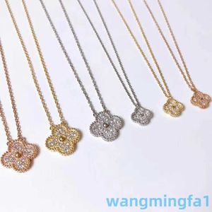 2024 Designer Vans Quatre Feuilles 925 Argent Pur Plaqué Or Rose 18 Carats Lucky Clover Collier Plein De Diamants Femmes Mini Petite Chaîne De Foule