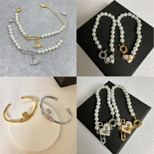 2024 Designer Vivianes Bracelets de charme pour femmes Or Argent Vintage planète tridimensionnelle Vénus et Saturne Collier de perles de diamant Bijoux cadeau de Noël