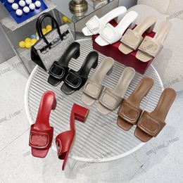 2024 Designer Sandals pour femmes hauts hauts à talons hauts en métal V-bouton coupé carré Peep Toe glissades de chaussures d'été nues beige 7cm talon