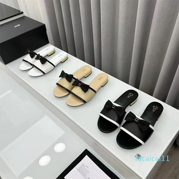 2024 Designer Sandals pour femmes Summer Summer Luxury Fashion Street Casual Flat Shoes Flat Shoes Women's Bow Two Slippers