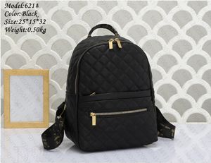 2024 Designer Womens Backpacks femme sac à main Mini Embrayage CC CROSSBOCK SAGLAGE SAGLET LUXE BABAG Sacs Sacs d'école