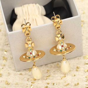 2024 Diseñador Xitai Queenjewellery Stud 003 Planet Micro An Gold Color Diamond Short Drip Pearl Saturn Pendientes para mujer i