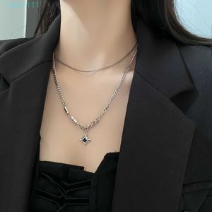 2024 DESIGNERS Instagram niche Star River collier de clavicule double couche noir et blanc pour la mode féminine, doux et cool, polyvalent, simple et haut de gamme