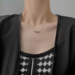 2024 Designers Nouveau petit collier d'aubergine femme tempérament simple polyvalent ins minorité design sens coréen goutte d'eau chaîne de clavicule