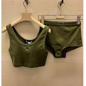 2024 Diseñadores Tops de mujeres Tanques Camis Camis Camiseta Camiseta Dos piezas Vestible Vest Cort CC Top Blusa Tamisa Damas Top Blay Beach Triángulo verde SML