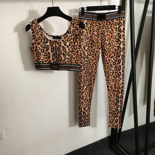 2024 Diseñadores Spares de mujeres para mujeres Top Coat New Yoga Sports Set Leopard Metal Teleting de cuero de metal Decoración de decoración chalecos Leggings ajustados Color Color Smlxl