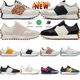 2024 Dhgate Nouvelles chaussures de course Balanace Tech Designer Sneakers Moonbeam Outerspace Black White Gumsea Salt Classic Burgundy Mens Womens Yellow Trainers