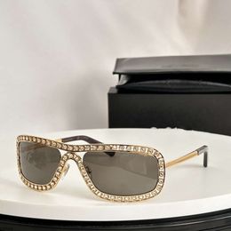 2024 Diamantes Gafas de sol de diseñador de lujo Gafas de sol piloto con caja para mujeres anti-UV400 de alta calidad Famásica calásica Gafas de sol de moda Retro A7155C