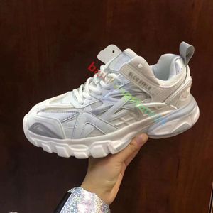 2024 Dirty Dad Shoes Triple S Track Trainers New Fashion Cloky Men and Women Designer Black Orange Ladies Walking Paris Shoe T4