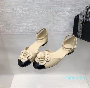 2024 Chaussures vestimentaires Formes de talons de talon Forme Sandales Ballet Plat avec boîte