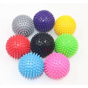 2024 PVC MASAJE SPIKY SPIKY Bola de gatillo Punto de deporte Fitness Focos de alivio de la mano Fascitis para relevista Hedgehog 7 cm Massaje