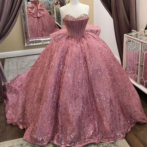 2024 Dustige roze Quinceanera -jurken Sweetheart lovertjes Lace Appliques Crystal Beads Ball Jurk Pailletten gastjurk avond prom jurken korset terug met boog