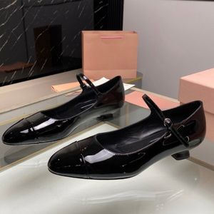 2024 Early Spring Boutique Creëer tweekleurige bijpassende super veelzijdige schoenen