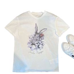Camiseta feminista de manga corta para mujer, Top fino de lujo con estampado de conejo, estación europea, nuevo producto, primavera 2024