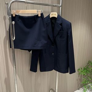 2024 principios de primavera nuevo pequeño alto estilo de la Academia traje azul marino abrigo media falda conjunto de dos piezas para mujeres