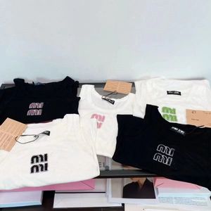 2024 Principios de la primavera Nueva camiseta sin mangas para mujer con cuentas con diamantes y letras American Spice Girl Sweet Slim Fit Chaleco suspendido sin mangas para adelgazar Camiseta sin mangas de diseñador