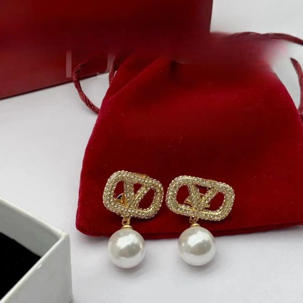 2024 Boucles d'oreilles Designer pour femmes Stud Luxury Gold Heart Shape Pearl Crystal Gol Double V Letter 925S Silver Jewelry Classic 898