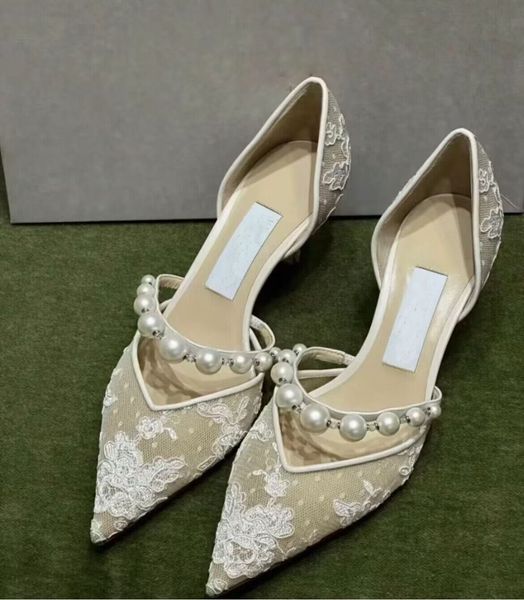 2024 Elegantes sandalias de tacón de boda nupcial Zapatos Mujeres Diseñador Aurelie Bombas de punta puntiaguda con adorno de perlas Blanco Negro Tacones altos Señora Sandalias de lujo