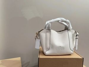 2024 Elegant Diamond Blue, haut de gamme, style pratique et décontracté pour les déplacements quotidiens, les filles de sacs rétro importés pour les filles, les sacs de marque d'été avec des boîtes 22cm